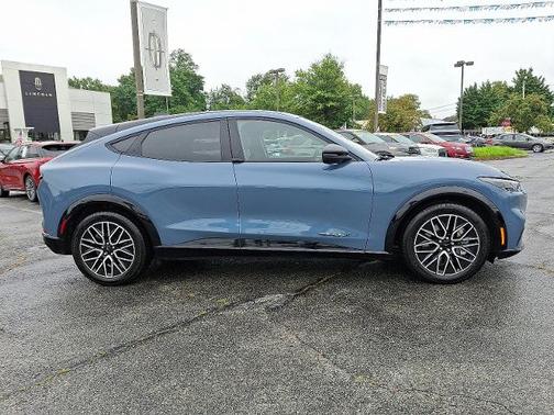 2024 Ford Mustang Mach-E PREMIUM