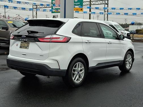 2022 Ford Edge SE