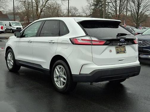 2022 Ford Edge SE