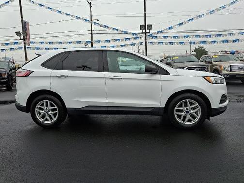 OXFORD WHITE 2022 Ford Edge SE