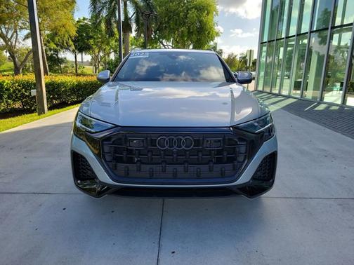2025 Audi Q8 Premium