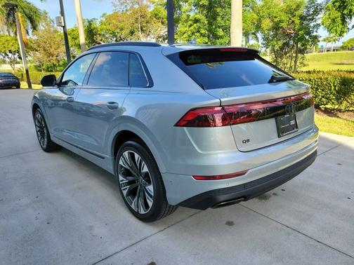 2025 Audi Q8 Premium