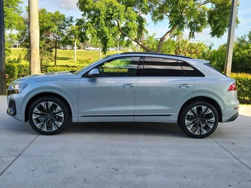 2025 Audi Q8 Premium