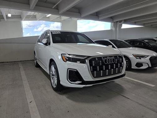 2025 Audi Q7 Premium Plus
