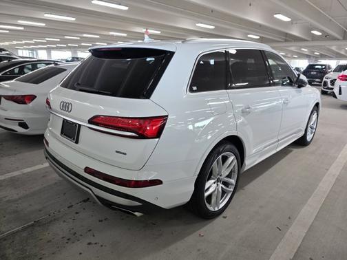 2025 Audi Q7 Premium Plus