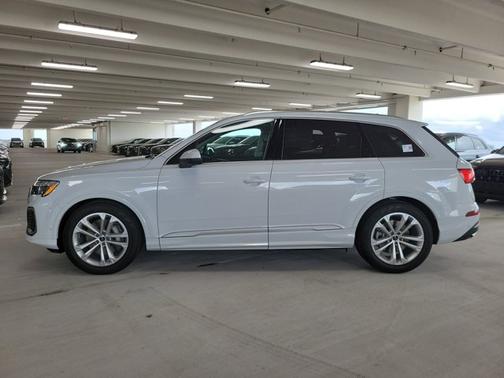 2026 Audi Q7 Premium Plus