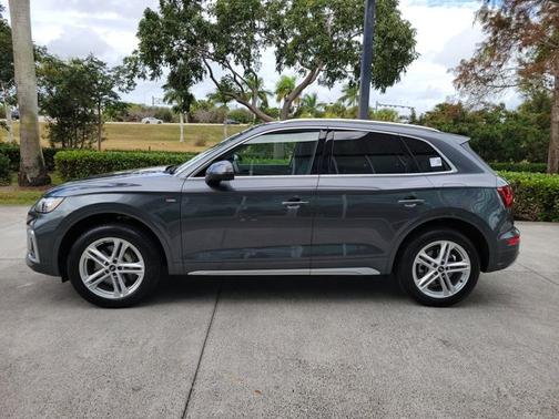 2022 Audi Q5 S line Premium