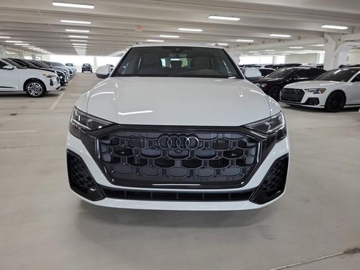 2025 Audi Q8 Premium Plus