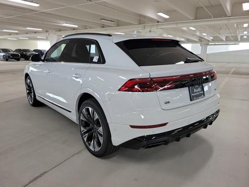 2025 Audi Q8 Premium Plus