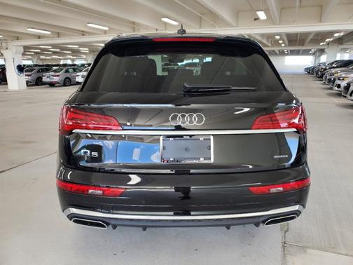 2022 Audi Q5 S line Premium Plus