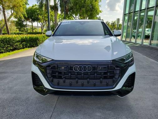 2025 Audi Q8 Premium