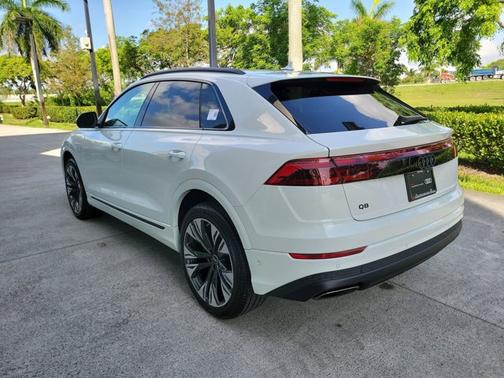2025 Audi Q8 Premium