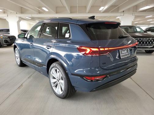 2025 Audi Q6 e-tron Premium