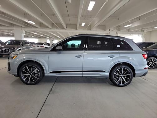 2025 Audi Q7 Premium Plus