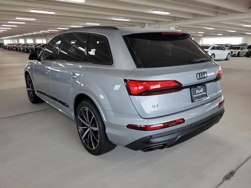 2025 Audi Q7 Premium Plus