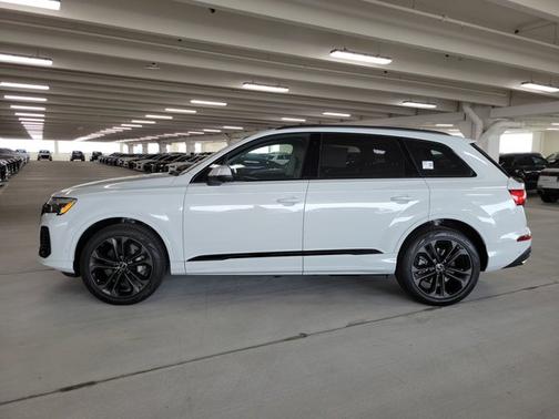 2025 Audi Q7 Premium Plus