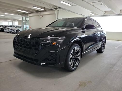 2025 Audi Q8 Premium Plus