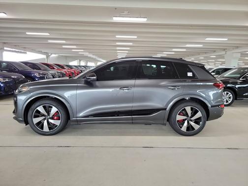 2025 Audi SQ6 e-tron Premium Plus