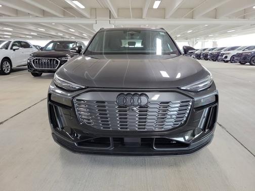 2025 Audi SQ6 e-tron Premium Plus