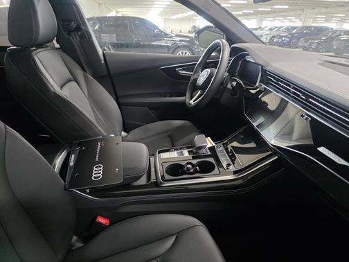 2025 Audi Q8 Premium Plus
