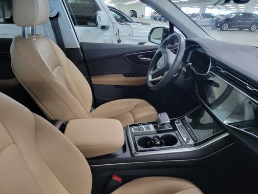 2025 Audi Q7 Premium