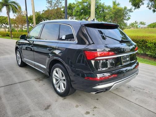 2025 Audi Q7 Premium Plus