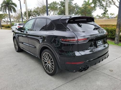 2022 Porsche Cayenne E-Hybrid