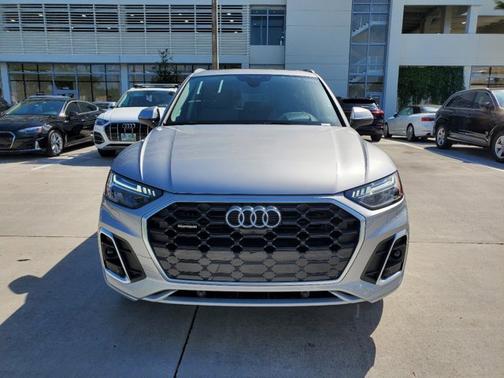 2022 Audi Q5 S line Prestige