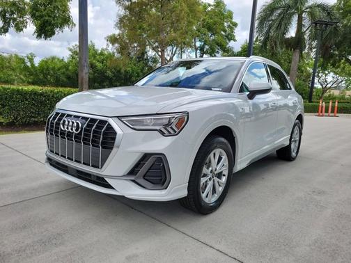 2024 Audi Q3 S line Premium