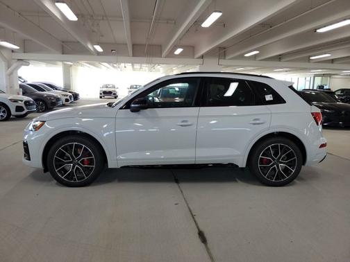 2025 Audi SQ5 Premium Plus