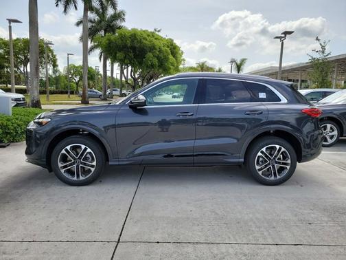 2025 Audi Q5 Premium
