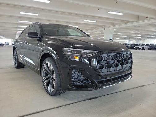 2025 Audi Q8 Premium Plus