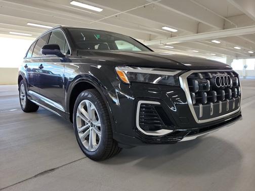 2025 Audi Q7 Premium Plus