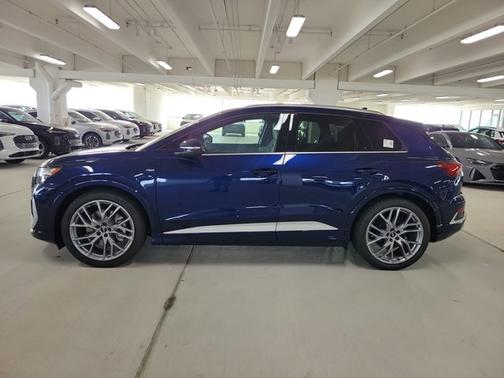 2025 Audi Q4 e-tron Premium Plus
