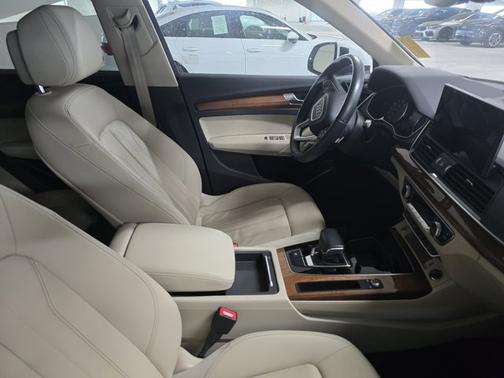 2022 Audi Q5 Premium