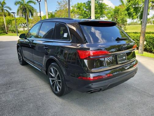 2025 Audi Q7 Premium Plus