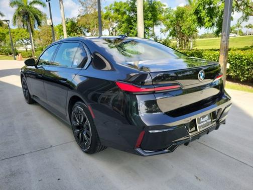 2023 BMW 740 740i