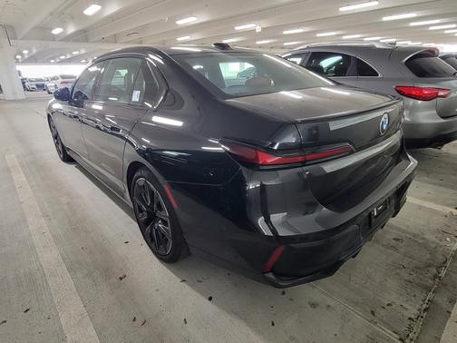 2023 BMW 740 740i