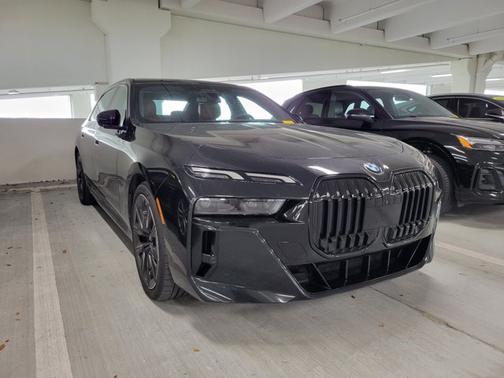 2023 BMW 740 740i