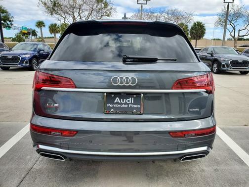 2022 Audi Q5 S line Prestige