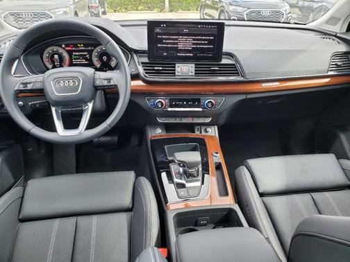 2022 Audi Q5 S line Prestige