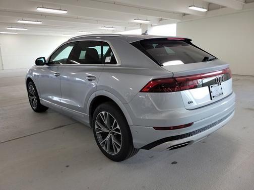 2025 Audi Q8 Premium Plus