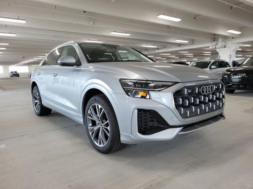 2025 Audi Q8 Premium Plus