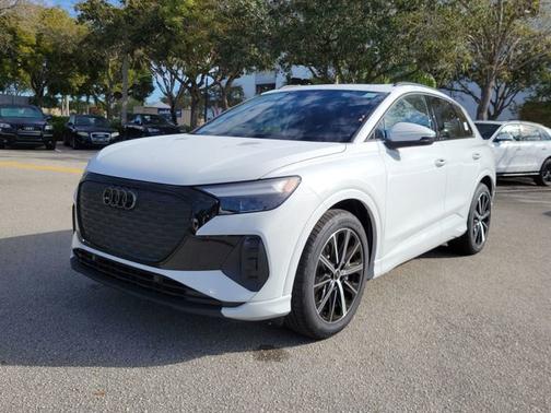 2025 Audi Q4 e-tron Premium Plus