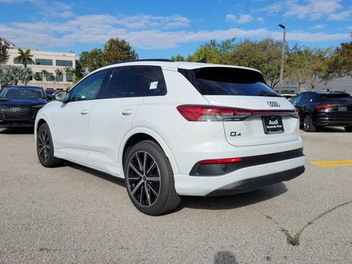 2025 Audi Q4 e-tron Premium Plus