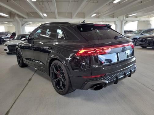 2025 Audi RS Q8 performance