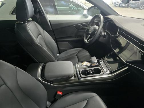 2025 Audi Q8 Premium