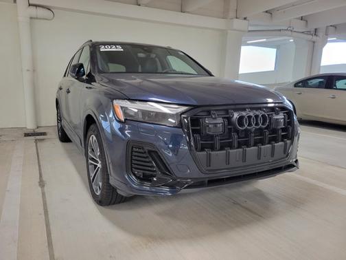 2025 Audi Q7 Premium Plus