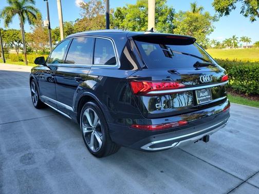 2021 Audi Q7 Premium Plus