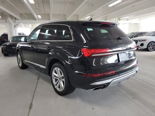 2025 Audi Q7 Premium